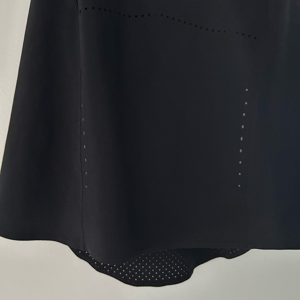 Lululemon fitness top, black, size 4 - Picture 3 of 5